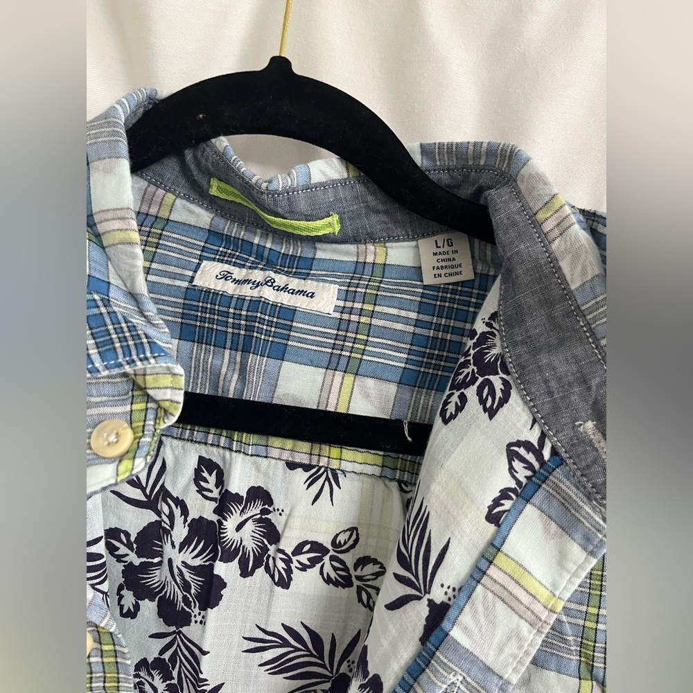 Tommy Bahama button-down, size Large - Picture 6 of 6